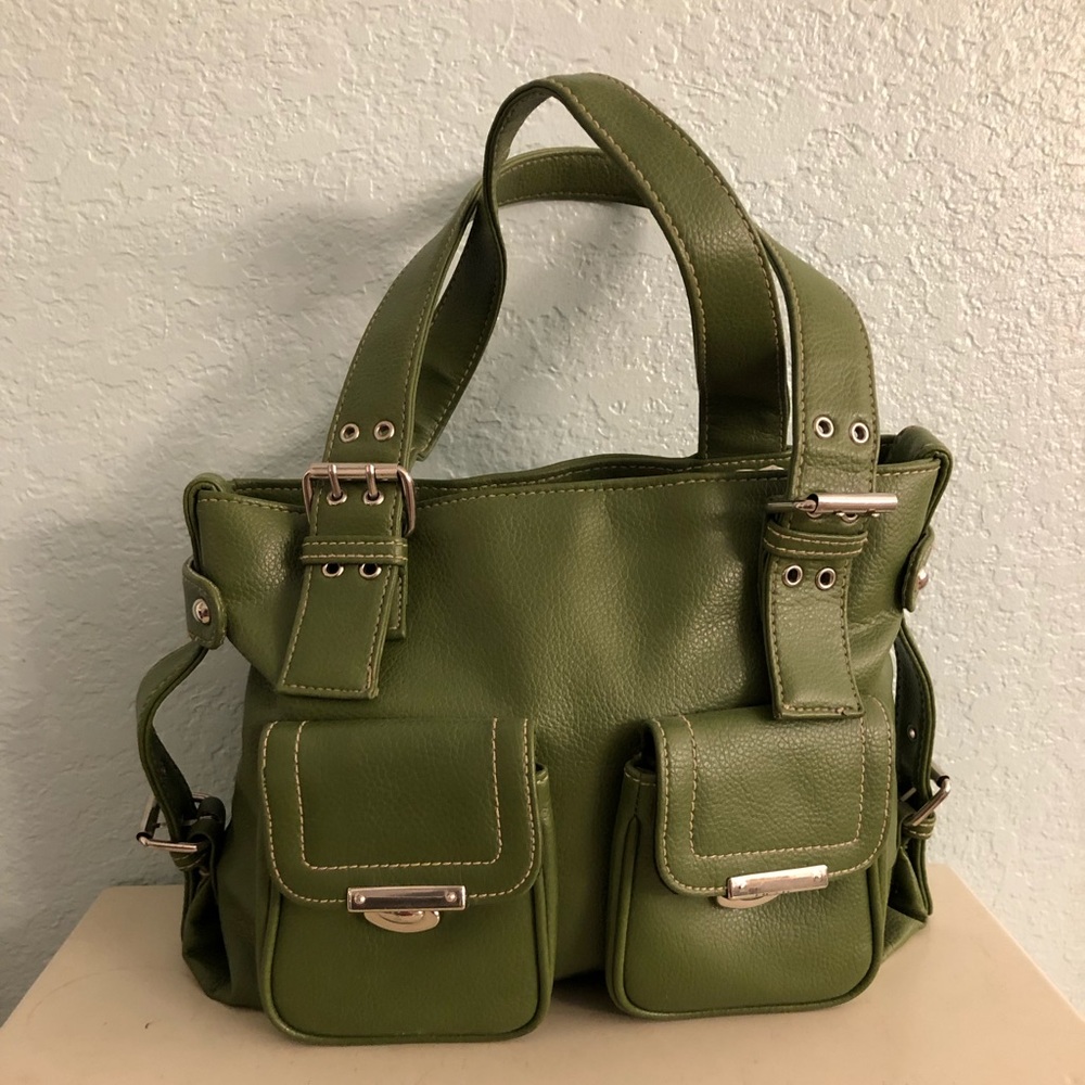 Cute apple green purse, perfect for Spring.